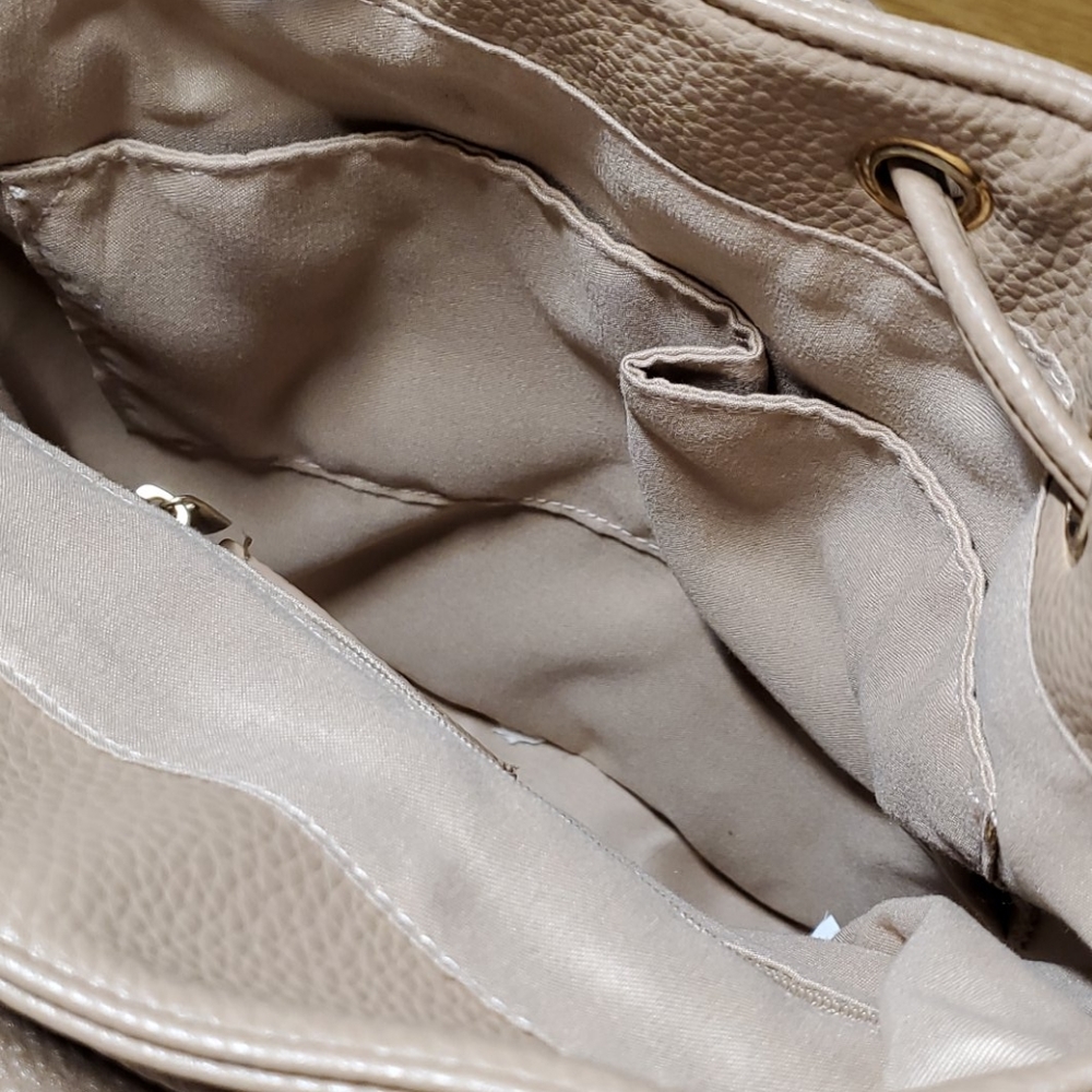 backpack - Picture 5 of 8